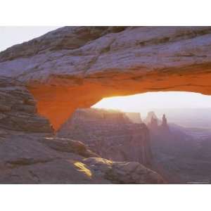Mesa Arch at Sunrise, Canyonlands National Park, Utah, USA Stretched 