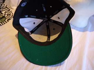 DC Shoes NEW Era 7 3/8 Blk white & GREEN HAT  