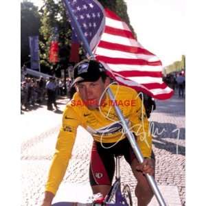  Lance Armstrong TOUR DE FRANCE signed AMERICAN FLAG pic 