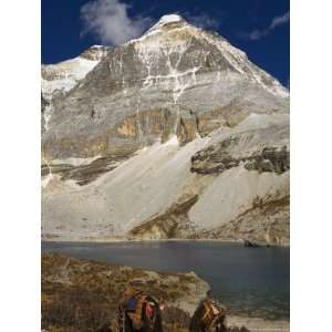  Dauzhengcuo Lake and Xiannairi Mountain, Yading Nature 