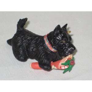 1985 Enesco Scottie Dog w/ Stocking, Candy Canes & Holly 
