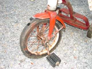 VINTAGE/ANTIQUE SHABBY LOOKING CHILDS TRICYCLE  