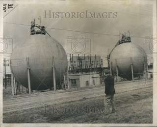   anhydrous ammonia l. Photo measures 10 x 8 inches. Photo is dated 03