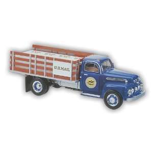  125 1951 USPS Stake Truck with Display Stand Toys 