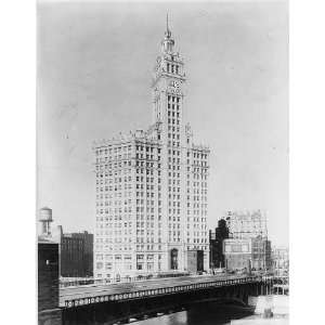 Wrigley Building,Chicago,Illinois,IL,large clock tower,bridge 
