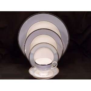  Wedgwood Lustreware Blue Fin 5 Pc Place Setting(s 