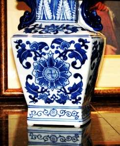   DYNASTY DESIGN COBALT BLUE ART POTTERY VASE,Urn NEW China Delft Style
