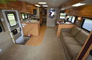 This 2005 ADMIRAL comes with a clean (no salvage history, no flood 