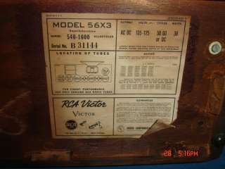 Antique RCA Victor Mahogany Walnut Case Radio Superheterodyne Model 