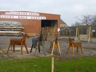 Schöne Holzpferde in Schleswig Holstein   Krempdorf  Spielzeug 