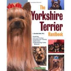 Pet Handbook Yorkshire Terrier   D. Caroline Coile 9780764125850 