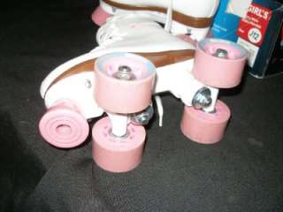 Chicago Girls Roller Skates Small size J12 these are good condition 