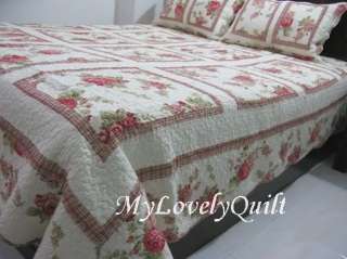   Quilt with Country Cabbage Roses is simply elegant and delightful