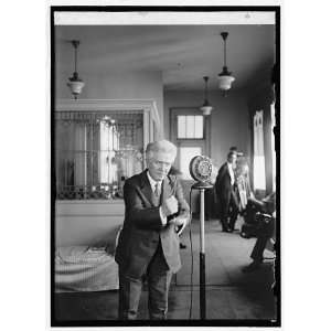  Photo Robert M. La Follette, 1st radio campaign address, 9 