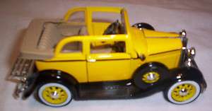 1932 FORD CONVERTIBLE SEDAN COLLECTIBLE TOY CAR   Great     