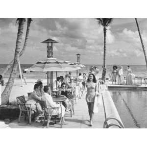 Miami Beachs Versailles Hotel Holding a Fashion Show on Terrace 