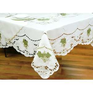  Embroidered Cutwork Tablecloth with Napkins 72x90OB/17 