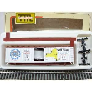  New York Boxcar #10111 HO Scale by Train Miniature Toys & Games